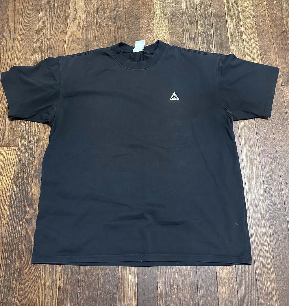 Nike ACG Loose Fit Short Sleeve T-Shirt in Black Gorpcore Streetwear Basic M